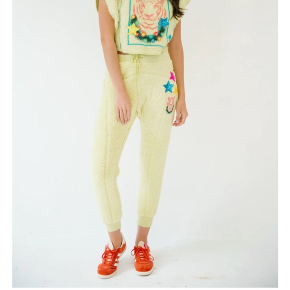 Judith March 2-piece fleece jogger set - Picture 4 of 5